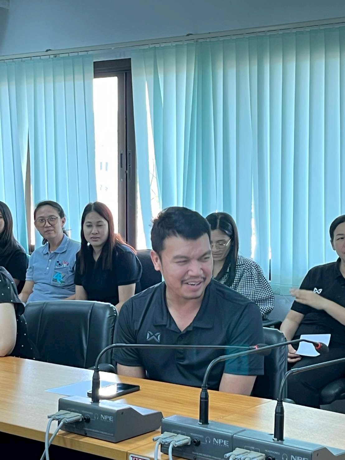 title - ผู้ตรวจราชการ ส.ป.ก. ประชุมติดตามผลการดำเนินงานตามแผนการตรวจราชการ ของ ส.ป.ก. ประจำปีงบประมาณ พ.ศ. 2569 รอบที่ 1 พร้อมลงพื้นที่มอบกิ่งพันธุ์โกโก้คุณภาพดีจำนวน 3,000 ต้น ณ จังหวัดชุมพร